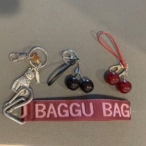 ‼️price firm‼️ BAGGU Pink Strap with Keychains